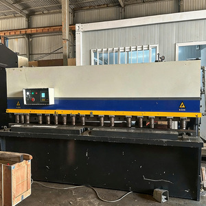 Cisaille à guillotine électrique compacte 4x2500, haute efficacité, pour tôles métalliques, fabriquée en Chine - Product Image 1
