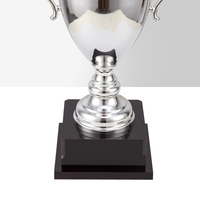 Nouveau trophée d'argent de conception créative trophée moderne populaire coupe du monde de sport trophées Souvenir galvanisé à la main trophée personnalisé