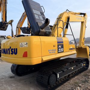 Excavadora Komatsu PC220 Japonesa Original de 22 Toneladas, Modelo 2022, Maquinaria Pesada para Minería y Movimiento de Tierras con Bomba de Engranajes y Rodamientos - Product Image 1