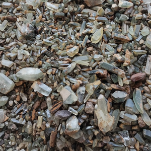 พลอยรูบี้แฟนทอมสีเขียวคุณภาพสูง ขัดเงา หินธรรมชาติ สำหรับทำเครื่องประดับ งานฝีมือ DIY โครงการสร้างสรรค์ การทำสมาธิ และนักสะสม - Product Image 1