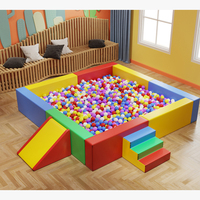 Aire de jeux intérieure pour enfants en plastique et bois de haute qualité avec toboggan pour l'école et les parcs d'attractions