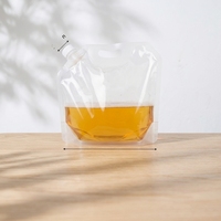 Herbruikbare drinkzak met kleine, transparante zuigmond, op maat bedrukt met logo voor kinderfruitdrankjes en draagbare drinkwaterzakken.