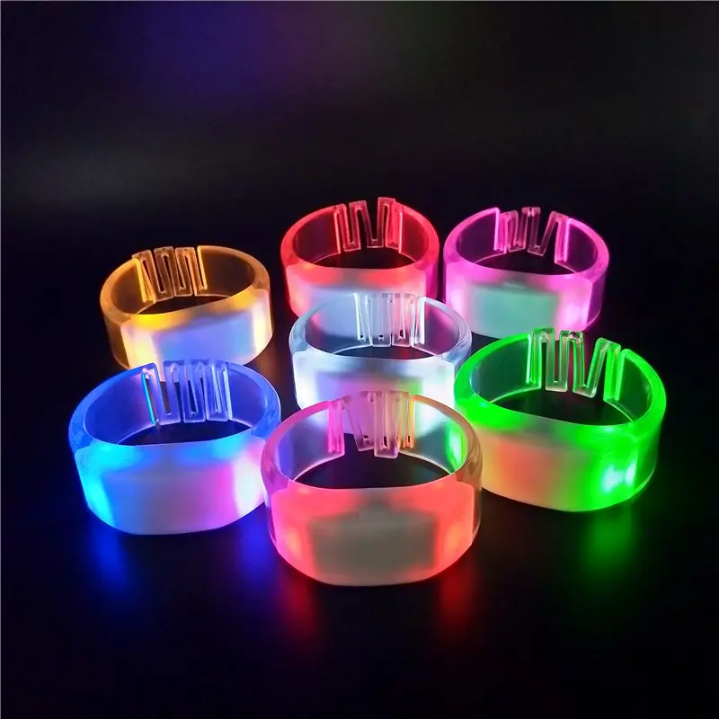 Nouvelle arrivée 2024 LED allumer le bracelet DMX Glow contrôlé à distance bracelet led activé par le son pour la fête