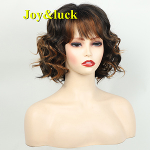 Perruques quotidiennes pour femmes au prix de gros Boucles courtes en vague d'eau Couleurs dégradées mélangées Mode Synthétique <span class=keywords><strong>avec</strong></span> <span class=keywords><strong>frange</strong></span> Perruques de <span class=keywords><strong>cheveux</strong></span> pour femmes - Product Image 4