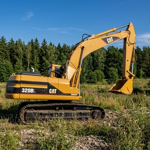 รถขุด CAT 320BL มือสองจากญี่ปุ่นแท้ ราคาดีที่สุด ใช้งานน้อย (2,000 ชม.) น้ำหนัก 20 ตัน สภาพดี พร้อมส่ง - Product Image 1