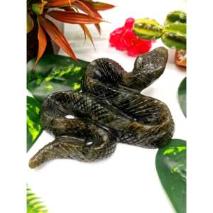 Sculpture de serpent en labradorite, symbole de transformation, de protection et d'éveil spirituel, 5,5 pouces et 394 g - Product Image 1