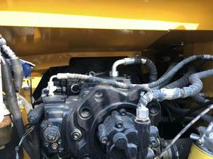 Utilisé pour 215 Excavateur sur chenilles Cylindre de godet hydraulique de 21 tonnes avec moteur pour la vente à Shanghai - Product Image 6