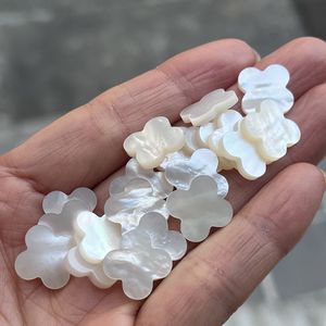 Pierre en nacre blanche en forme de trèfle à quatre feuilles de 14x14x2 mm pour la fabrication de bijoux DIY - Product Image 3