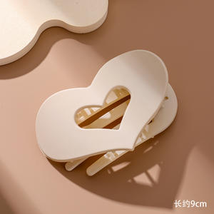 Pinces à cheveux cœur creux, pinces bec de canard plates en forme de cœur, attaches élégantes pour cheveux, accessoires capillaires pour femmes - Product Image 4