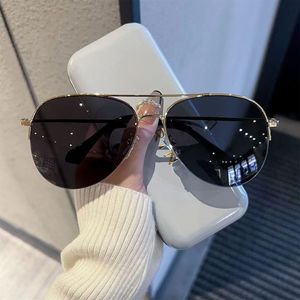 Super Cool <span class=keywords><strong>occhiali</strong></span> <span class=keywords><strong>da</strong></span> <span class=keywords><strong>sole</strong></span> con struttura in metallo gradiente <span class=keywords><strong>da</strong></span> uomo leggeri con protezione UV per la pesca e il campo pilota - Product Image 4