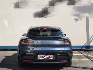 Xiaomi Yu7 2025 Version <span class=keywords><strong>Max</strong></span> 4x4 Peinture d'origine 7200 km Voiture électrique d'occasion Gris Cambrian avec kit sport en fibre de carbone Étriers <span class=keywords><strong>Brembo</strong></span> - Product Image 2