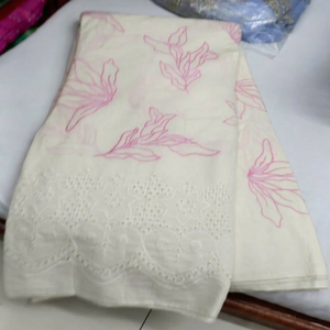 Tela de algodón suave con estampado floral, ancho 44, 75 g/m², diseño floral, para vestidos, kurtis, etc. - Product Image 1