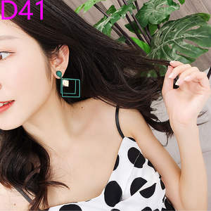 Anting untuk Wanita Desain Stud Geometris Trendi Gaya Dingin Serbaguna Logam Persegi Berongga Emas Berlian Paduan - Product Image 3