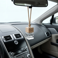 Diffuseur de parfum pour voiture en verre transparent carré de 8 ml avec bouchon en bois, logo personnalisé