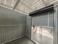 Unité de stockage extérieure moderne en acier, mini-bâtiment de haute qualité, solution d'atelier et d'entrepôt avec porte enroulable