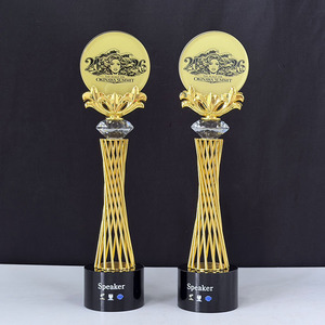 Premio Personalizado Columna Espiral Dorada - Trofeo Premium con Placa de Cristal Redonda para Conferencia 2026 MH-J029 - Product Image 4