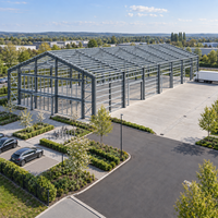 Bâtiment en acier pour entrepôt intégré, atelier et bureau, avec structure portique EN S355 et panneaux sandwich PIR