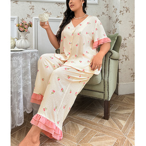 Set Pigiama Floreale Morbido e Comodo per <span class=keywords><strong>Donna</strong></span> <span class=keywords><strong>Taglie</strong></span> <span class=keywords><strong>Forti</strong></span>, Completo Due Pezzi Autunnale con Scollo a V e Bordi in Pizzo - Product Image 3