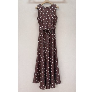 Abito Lungo in Seta di Alta Qualità Nuovo Stile Estate 2026 da Donna con Stampa <span class=keywords><strong>a</strong></span> <span class=keywords><strong>Pois</strong></span> e Cintura Decorativa Senza Maniche per Feste Casual e Serate Eleganti - Product Image 1