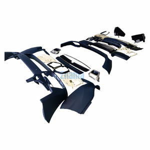 Les modèles 2025 améliorés <span class=keywords><strong>de</strong></span> la <span class=keywords><strong>Rolls</strong></span>-Royce Cullinan 10-18 comprennent des pare-chocs avant et arrière, des phares, des feux arrière et une <span class=keywords><strong>calandre</strong></span> - Product Image 6