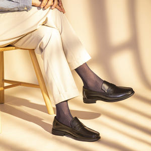 Chaussures décontractées pour hommes en cuir de vachette vintage de haute qualité - fabriquées à la main, chaussures décontractées en cuir véritable durables - Product Image 5