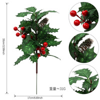 Kerstbladeren met rode vruchten, kunstbladeren, kunstbloemstukken, kunstgroene planten voor de feestdagen