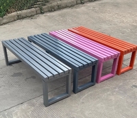 Banc de jardin et de parc moderne et luxueux pour hôtels, banc en métal imperméable et anti-soleil d'extérieur pour écoles et ateliers