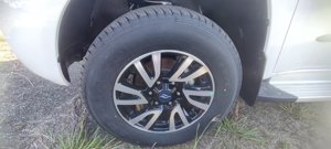 Nueva Camioneta con Volante a la Izquierda, Asientos de Cuero Negro, Tracción 4x4 Turbo, en Venta - Product Image 4