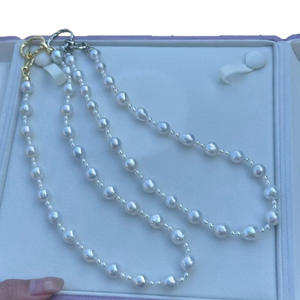 Collier en perles d'eau douce naturelles, chaîne de clavicule luxueuse et élégante, design de chaîne de pull élégant en papier sucré froissé - Product Image 4