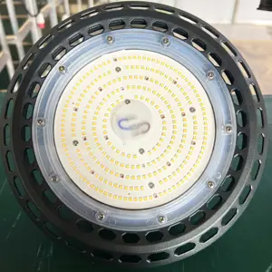 2024 vente chaude 150W UFO LED élèvent des lumières de croissance à spectre complet conçues pour la tente de croissance + passe-temps