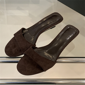 Sandales compensées noires confortables à bout ouvert en PU pour femmes, tendance mode été 2025, style décontracté pour la plage, inspirées des pays d'Asie du Sud-Est - Product Image 1