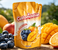 Voedselveilige, wegwerpstand-up pouch met aangepast rietjeslogo, gebruikt voor verticale verpakkingen van fruitpuree dranken