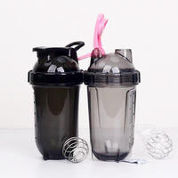Bouteille shaker de sport portable en plastique écologique de 500 ml avec mesure et agitateur pour protéines et eau
