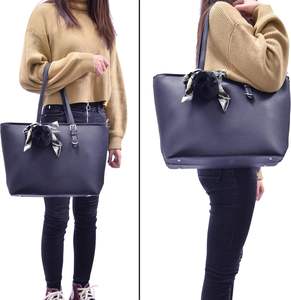 <span class=keywords><strong>Flora</strong></span> <span class=keywords><strong>Co</strong></span> femmes imprimé écharpe pompon <span class=keywords><strong>sac</strong></span> <span class=keywords><strong>à</strong></span> <span class=keywords><strong>main</strong></span> taille A4 <span class=keywords><strong>sac</strong></span> fourre-tout fermeture <span class=keywords><strong>à</strong></span> glissière doux léger PU cuir grainé élégant <span class=keywords><strong>à</strong></span> la mode - Product Image 4