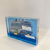 Figurine de poisson miniature 3D flottante en acrylique transparent avec liquide bleu et paillettes, série Océan, souvenir touristique, vente en gros
