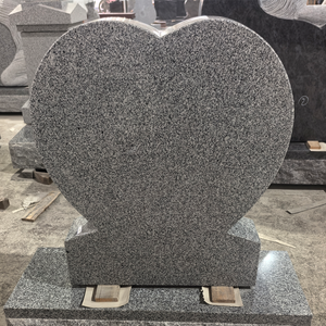 Moderna lápida individual con diseño de corazón y manos, pulida en su totalidad, hecha de granito Padang Grey (G614) de alta calidad. - Product Image 6