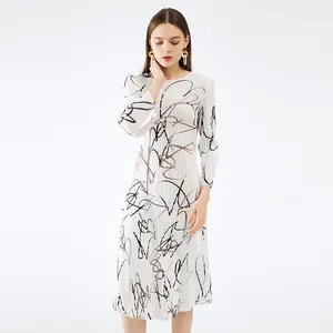 빠른 배달 최고의 품질 Miyake Pleated 드레스 2021 새로운 여성 패션 유럽과 미국 스타일 기질 인쇄 드레스 T/T