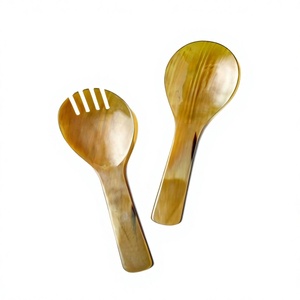 Ensemble de 2 cuillères et fourchettes à salade en corne, personnalisables, écologiques, compatibles lave-vaisselle - Product Image 1