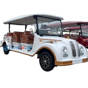 Tour touristique élégant en voiture classique blanche - Product Image 1