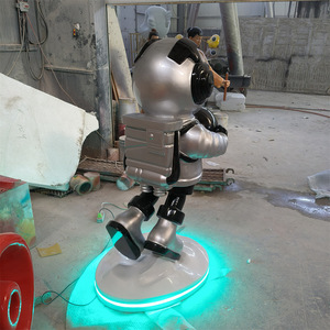 Escultura de Astronauta de Fibra de Vidrio Negra, Figura Decorativa Hecha a Mano para Montar en el Suelo - Product Image 3