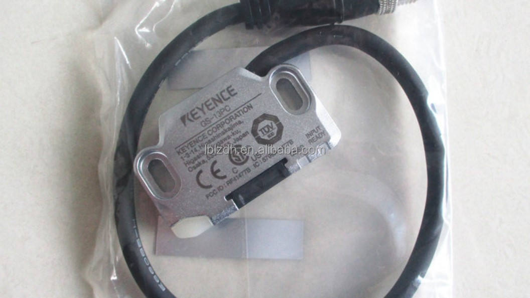 KEYENCE GS-P8C5 NSMP M12コネクタ用オリジナルケーブルと安全センサー