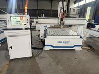Routeur CNC STM1313EC avec changeur d'outils pour le travail du bois