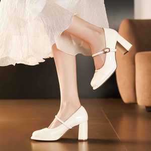 Zapatos Mary Jane de Tacón Cuadrado de Charol con Punta Redonda y Correa Única, Elegantes y a la Moda para Bodas y Fiestas - Product Image 5