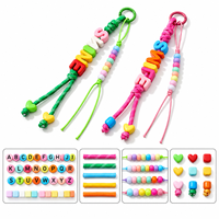 Breloque de sac colorée tressée avec lettres, porte-clés en perles acryliques, pendentif de sac à dos fait main, breloque de sac à main, accessoire de mode