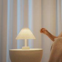 Lampe de table LED nordique moderne pour chambre à coucher Lampes décoratives de chevet sans fil électriques à intensité variable Caractéristique Abat-jour blanc DC