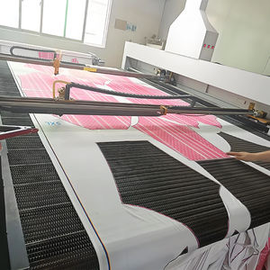 Machine de découpe laser pour vêtements de sport imprimés numériquement, nouvelle génération de roulements à billes, IA pour badges, dentelle, rideaux, tissus de maillots de bain - Product Image 4