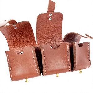 Organizador de Cuero Marrón Artesanal Hecho a Mano con Múltiples Compartimentos, Bolsa Triple para Cinturón, Accesorio para Reenactamiento Histórico - Product Image 6