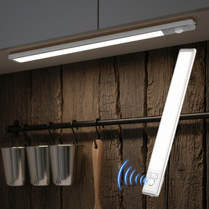Lámpara LED Recargable Superbrillante y Delgada para Vitrinas, Estanterías, Mostradores de Vidrio y Obras de Arte, con Imán - Product Image 1