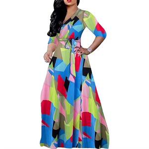 Abbigliamento Femminile: Abito Lungo a V con Stampa Raffinata, Taglie Forti - Product Image 5