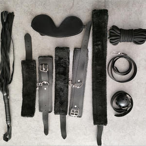 大人用SM BDSM拘束ベッドセット レザーベルト 手錠 乳首クランプ 鞭 首輪 カップル用アクセサリー - Product Image 4